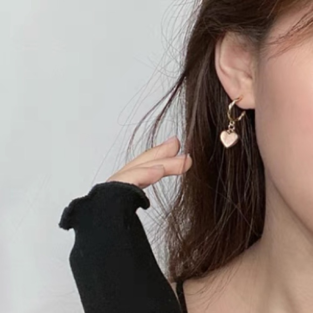 πππLast one Light Pink Heart Twist Hoop Earring - Picture 8 of 13